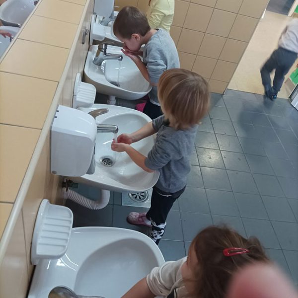 У периоду адаптације (1) У периоду адаптације (1)