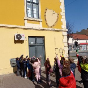 чујеш тишину, тај звук...пролази време