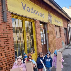 4. Свако је понео по нешто и задовољни хитамо ка вртићу