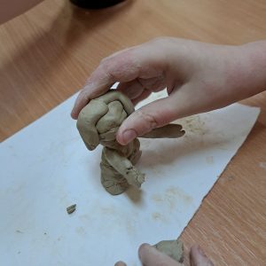 Глина - глинамол, како би дочарали пећинске људе