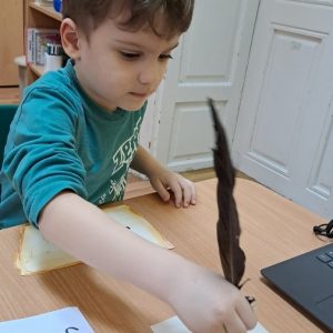 3 Покушавамо да исписујемо наша имана, писаним словима...служећи се пером и мастилом..