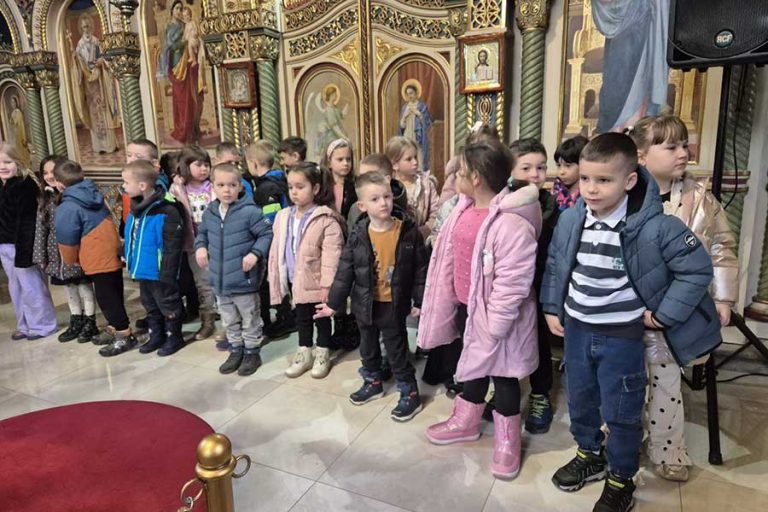 Учествовање у црквеном рециталу (3)