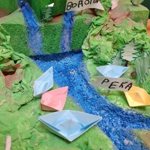 7 Када смо сипали довољно воде, да напуни реку и језеро...време је за пуштање бродића