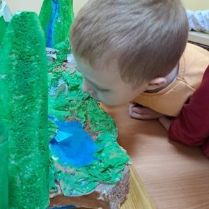 9 Покрећемо их дувањем, претварајући се да смо вета ... о да дува ветар ако смо унутра, јаки ветрови