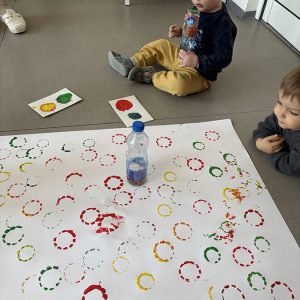 Отискивањем флаше правили смо свеће (3)