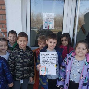 Учествовање деце најстаријих група у изради плаката молбе за очување (2)