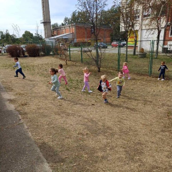 ПРВИ ДАНИ У ВРТИЋУ (1) ПРВИ ДАНИ У ВРТИЋУ (1)