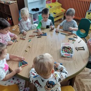 ПРВИ ДАНИ У ВРТИЋУ (7) ПРВИ ДАНИ У ВРТИЋУ (7)